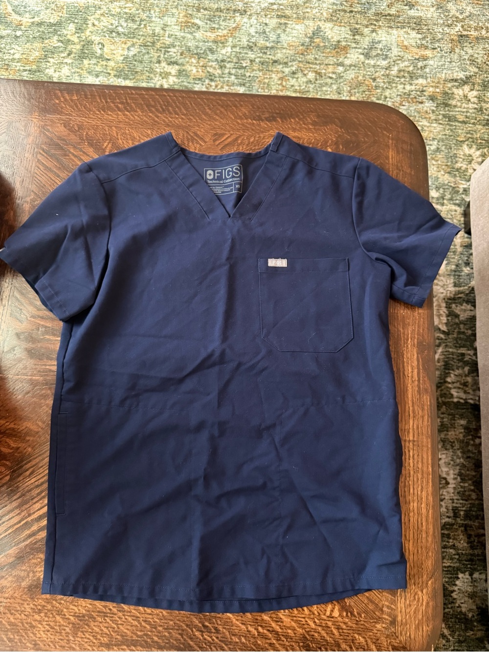 FIGS Men’s Navy V-Neck Scrub Top - XS, navy